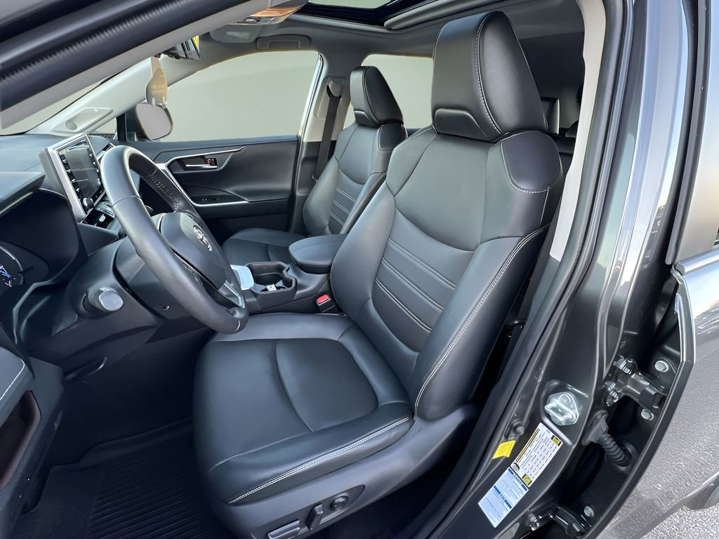 Used 2020 Toyota RAV4 Limited image 20