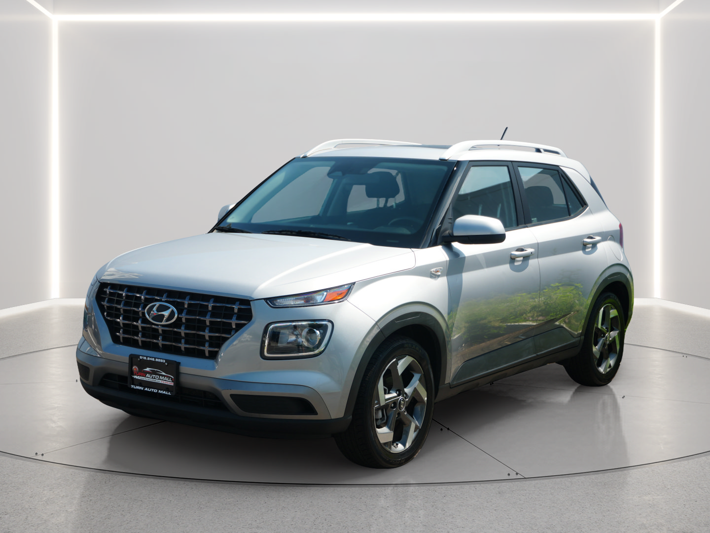 Used 2025 Hyundai Venue SEL FWD image 1