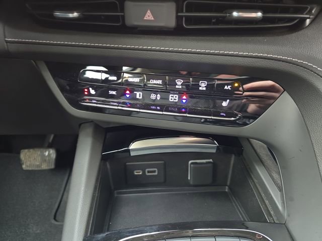 Used 2023 Buick Envision Essence image 18