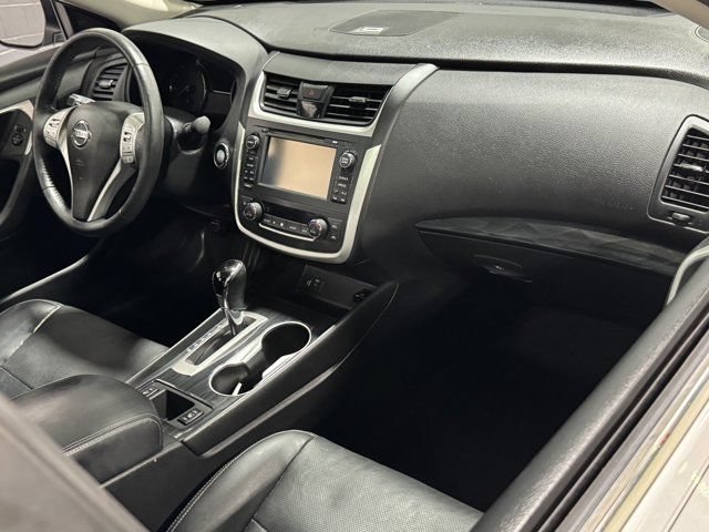 Used 2016 Nissan Altima 2.5 SL w/ 2.5 Technology Package FWD image 10