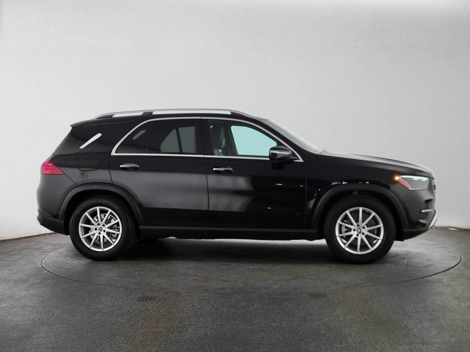 Used 2025 Mercedes-Benz GLE 350 4MATIC image 2