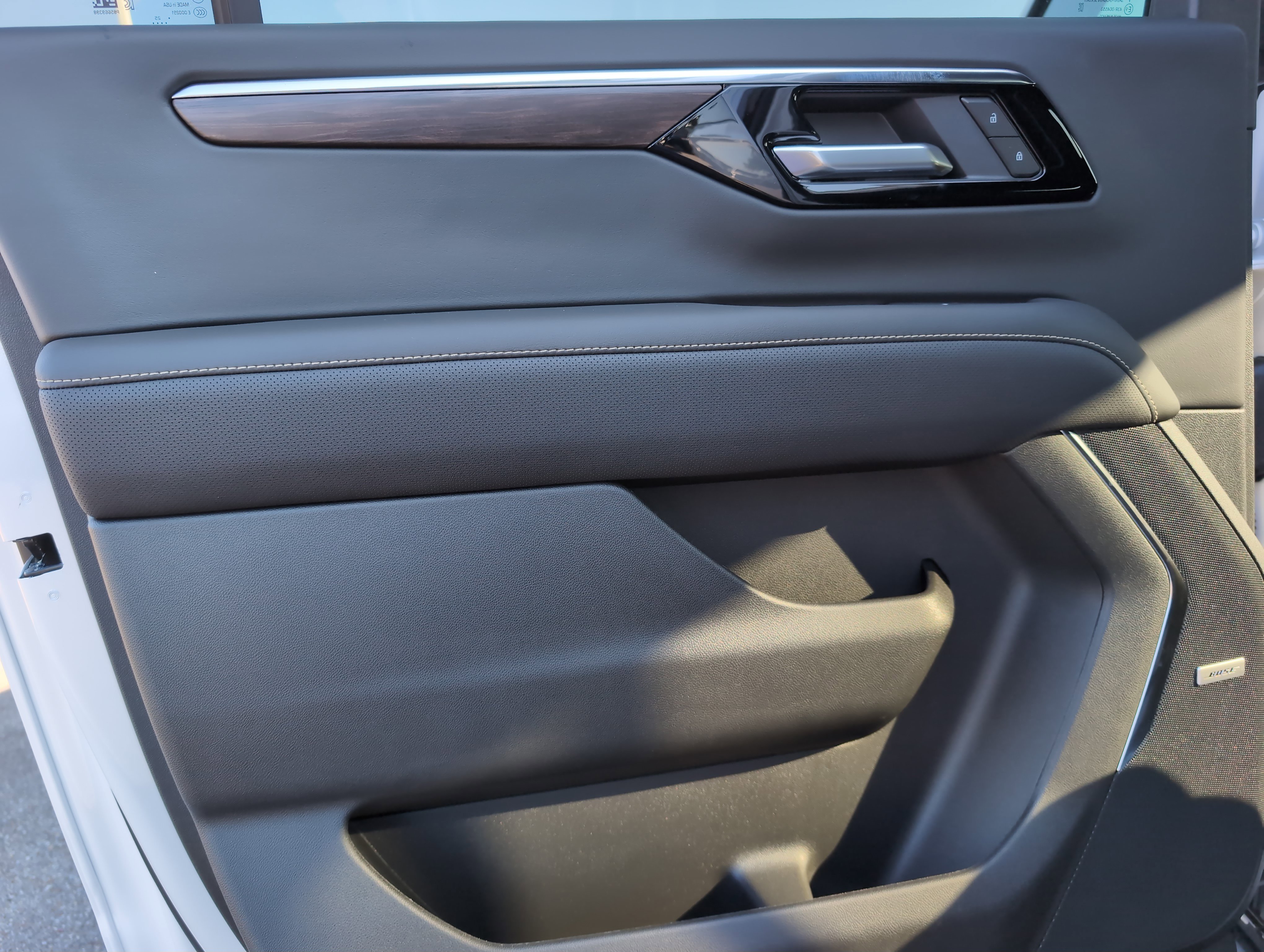 New 2025 Chevrolet Suburban Premier w/ Sun And Tow Package image 31