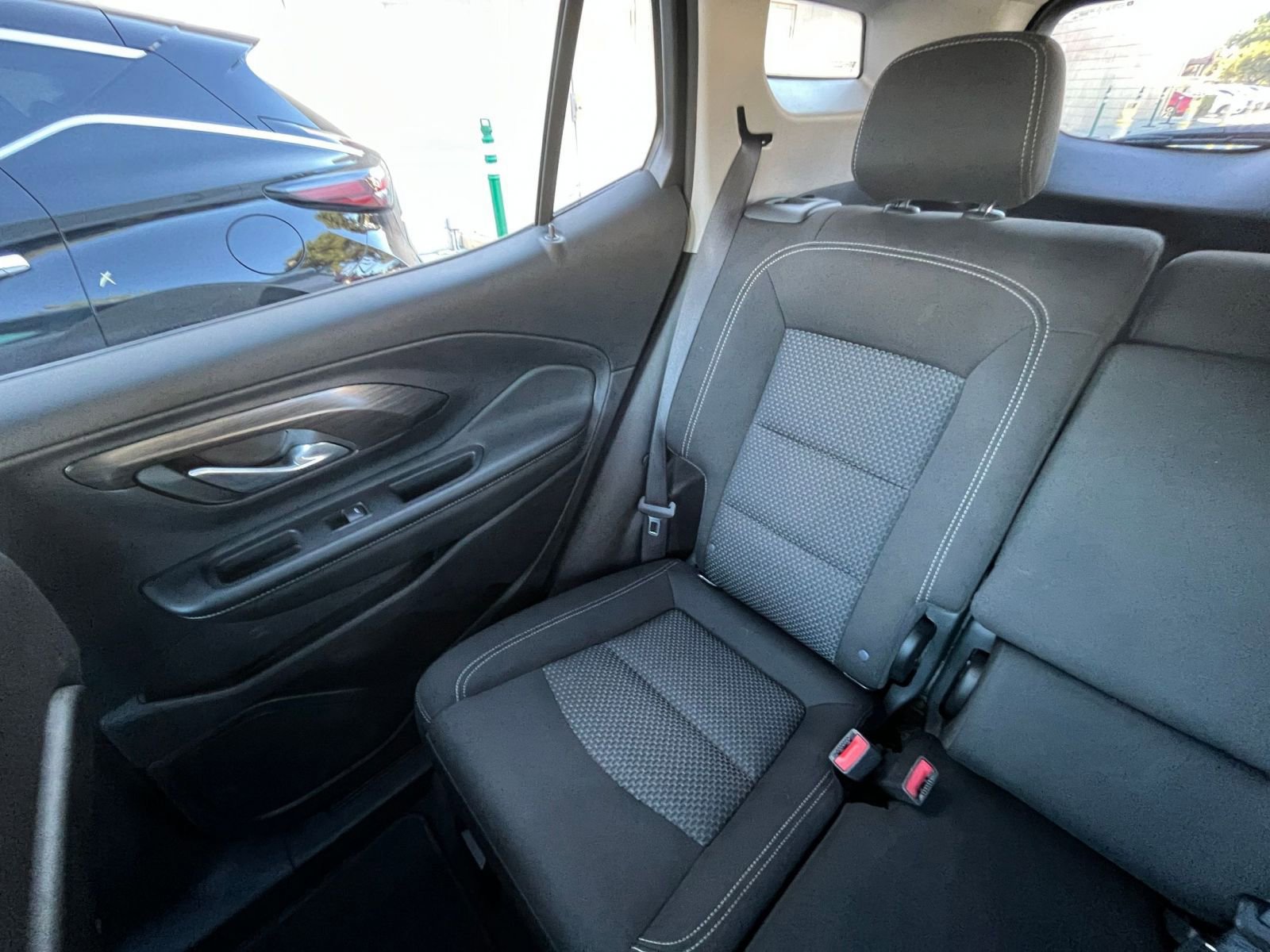 Used 2024 GMC Terrain SLE image 39