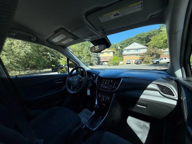 Used 2018 Chevrolet Trax LS image 31