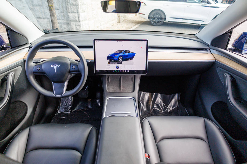 Used 2024 Tesla Model Y Long Range AWD/4WD image 28