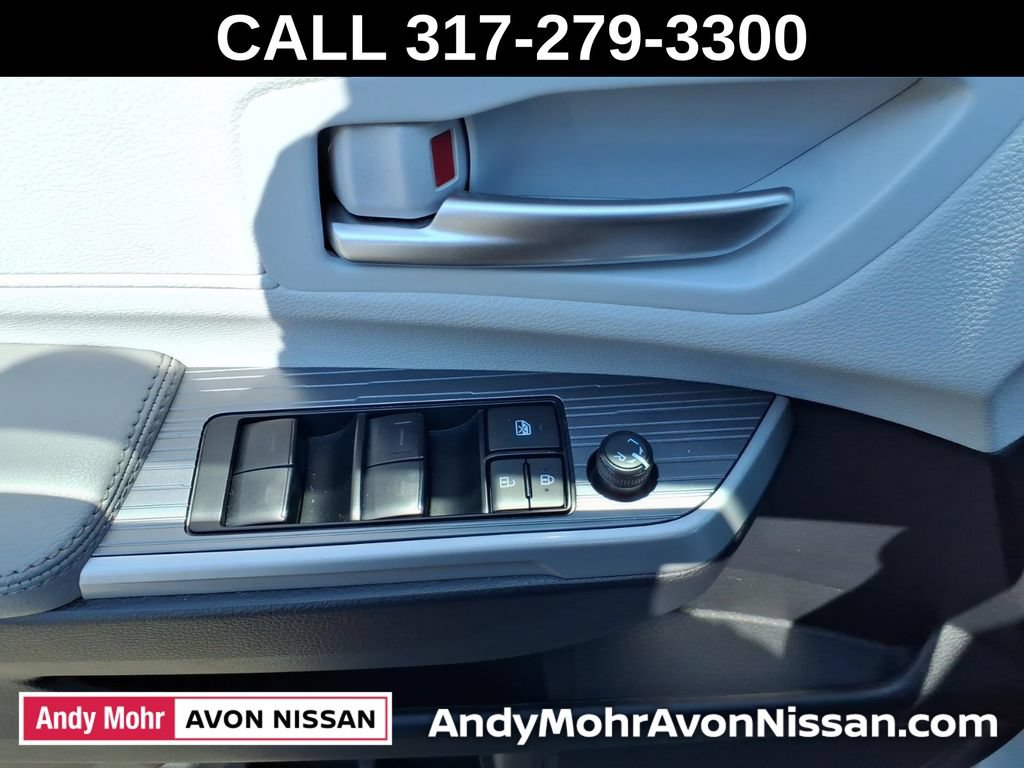Used 2025 Toyota Sienna XLE FWD image 16