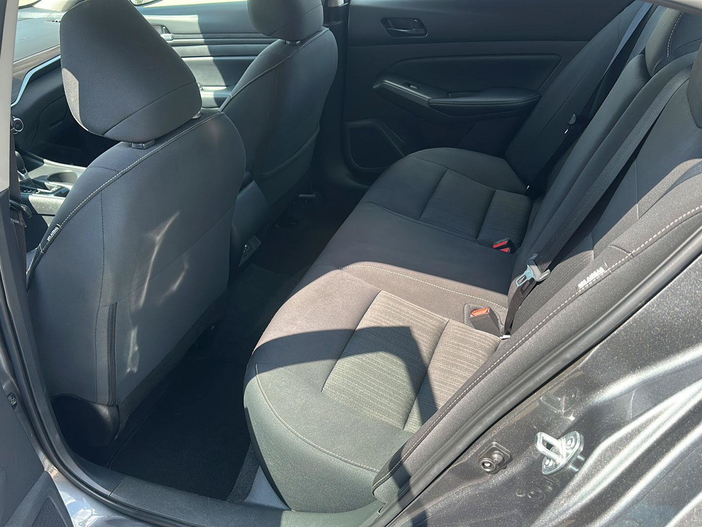 Used 2025 Nissan Altima 2.5 SV FWD image 14