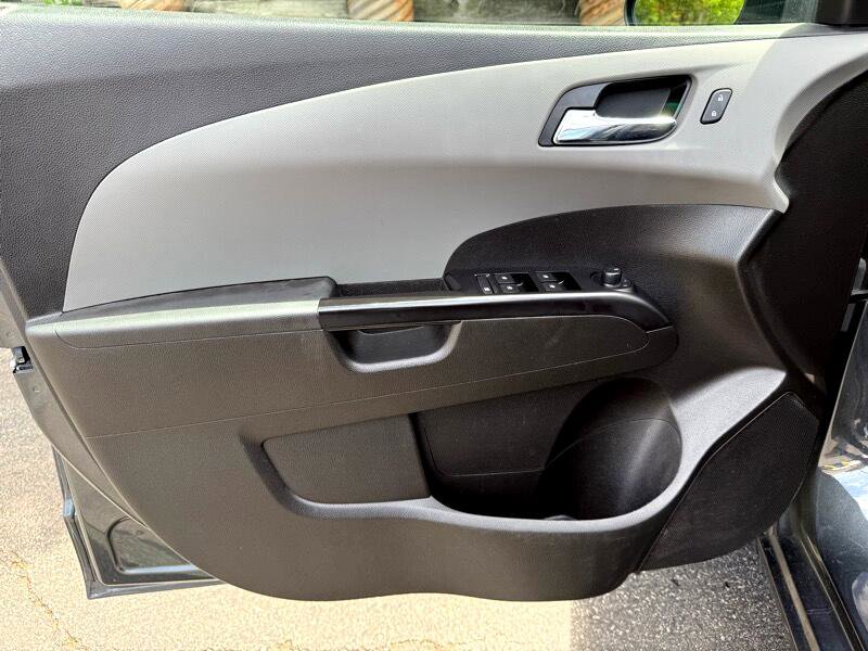 Used 2020 Chevrolet Sonic LT image 23