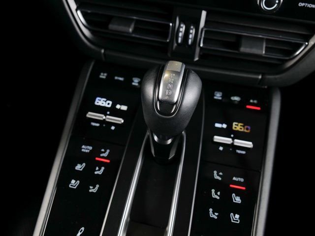 Certified 2023 Porsche Macan Turbo AWD/4WD image 17