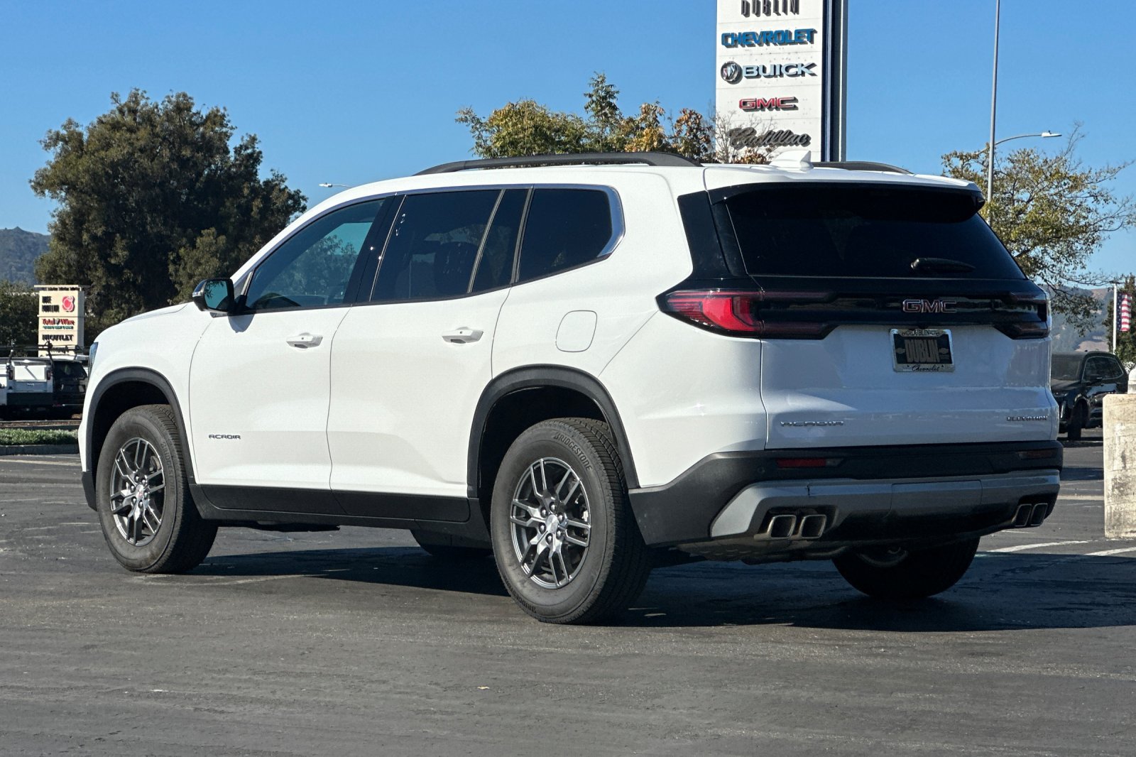 Used 2026 GMC Acadia Elevation FWD image 6