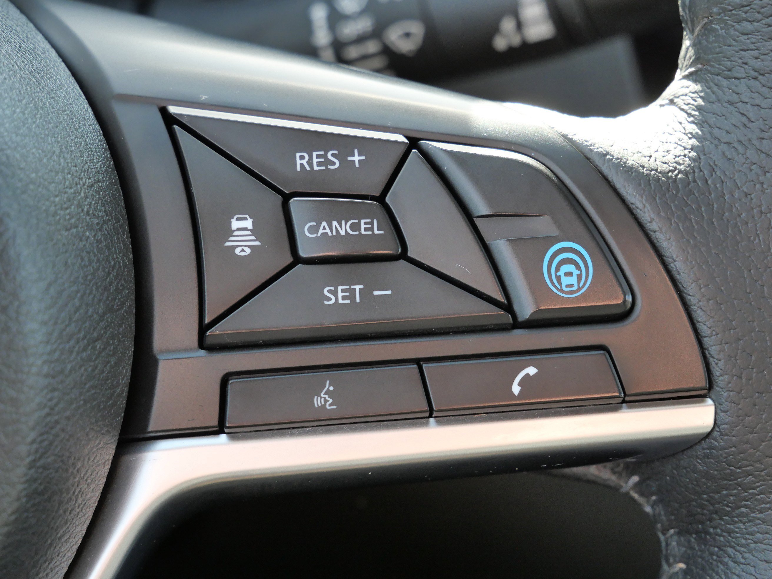 Used 2020 Nissan Rogue SL w/ Premium Package image 32