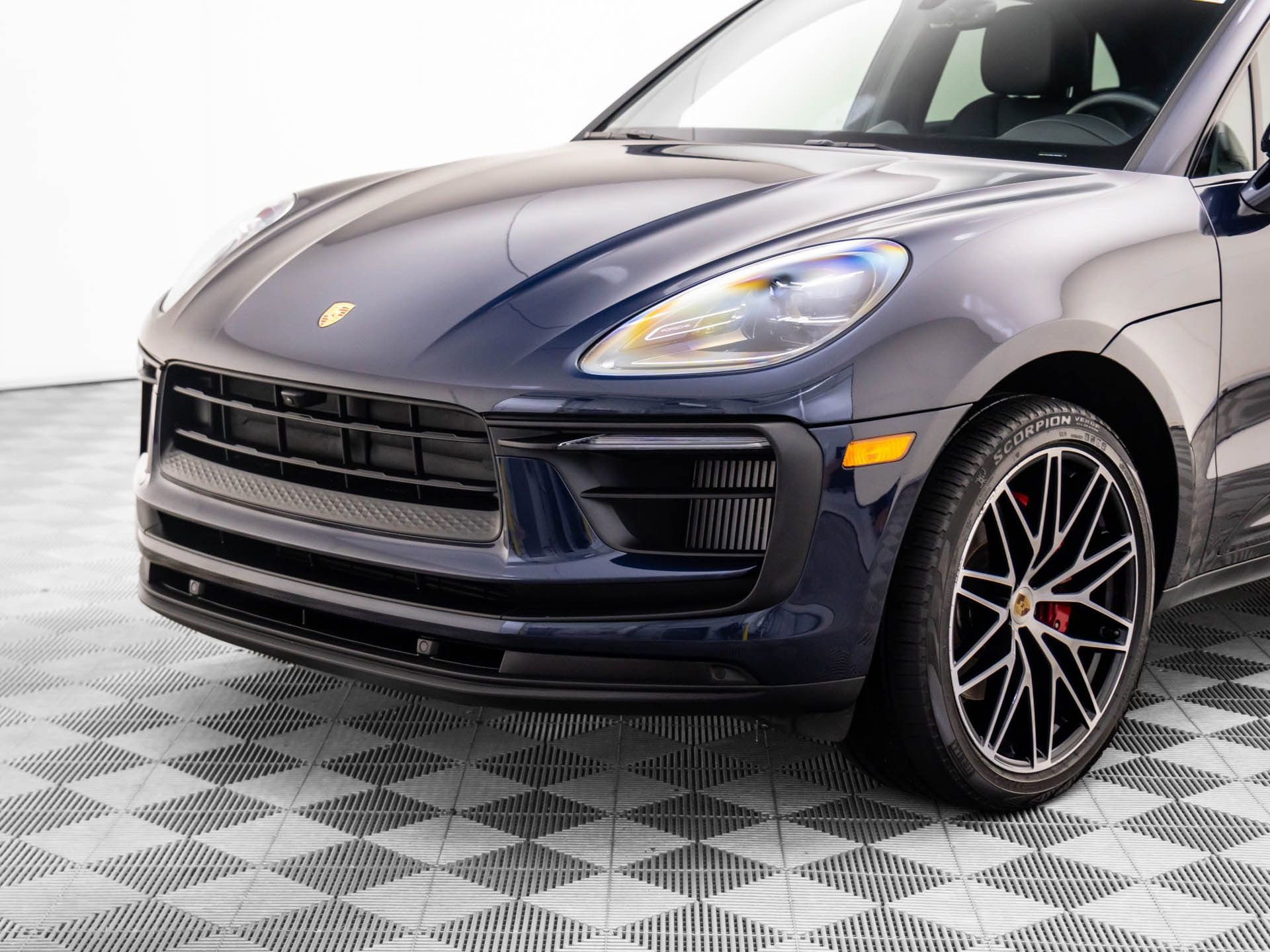 Certified 2022 Porsche Macan S image 36