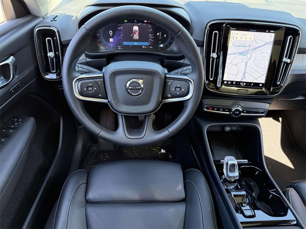 Used 2024 Volvo XC40 B5 Plus w/ Climate Package image 3