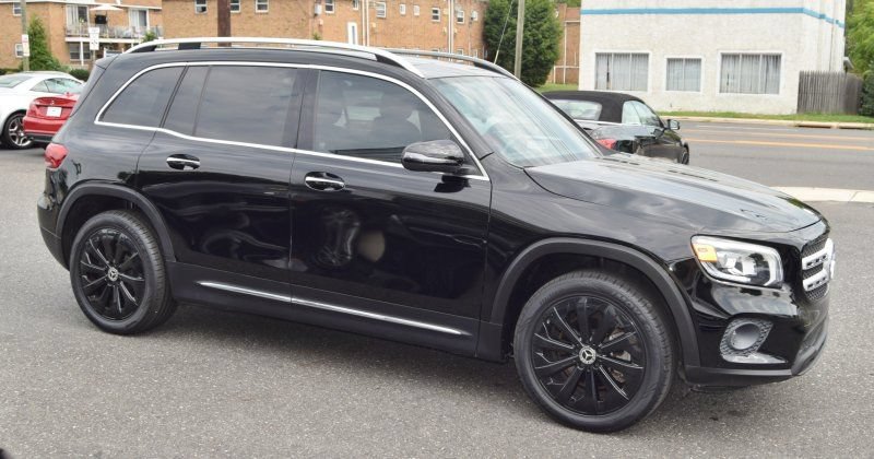 Used 2021 Mercedes-Benz GLB 250 4MATIC w/ Premium Package image 11