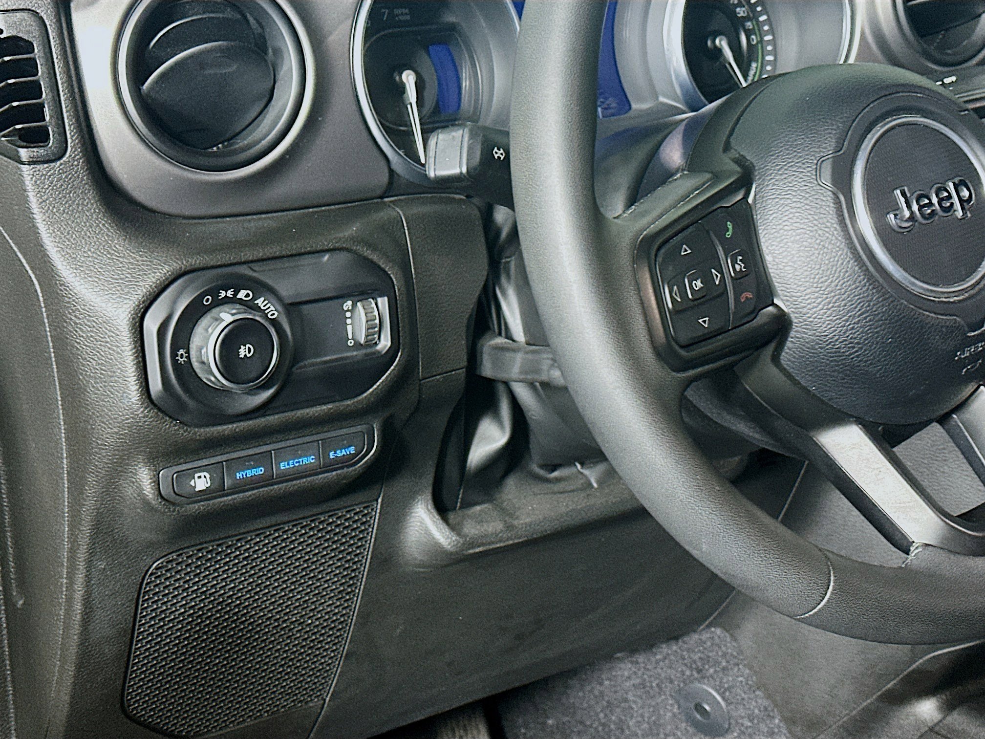 Used 2023 Jeep Wrangler Unlimited image 16