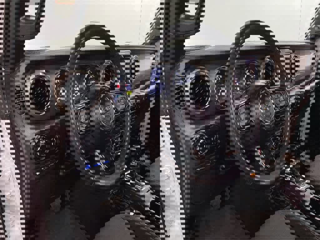 Used 2023 Jeep Wrangler Unlimited image 2