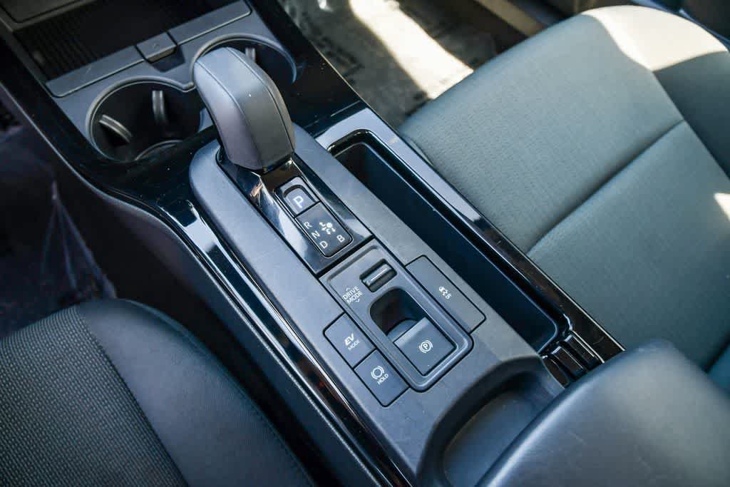Used 2024 Toyota Prius LE FWD image 19