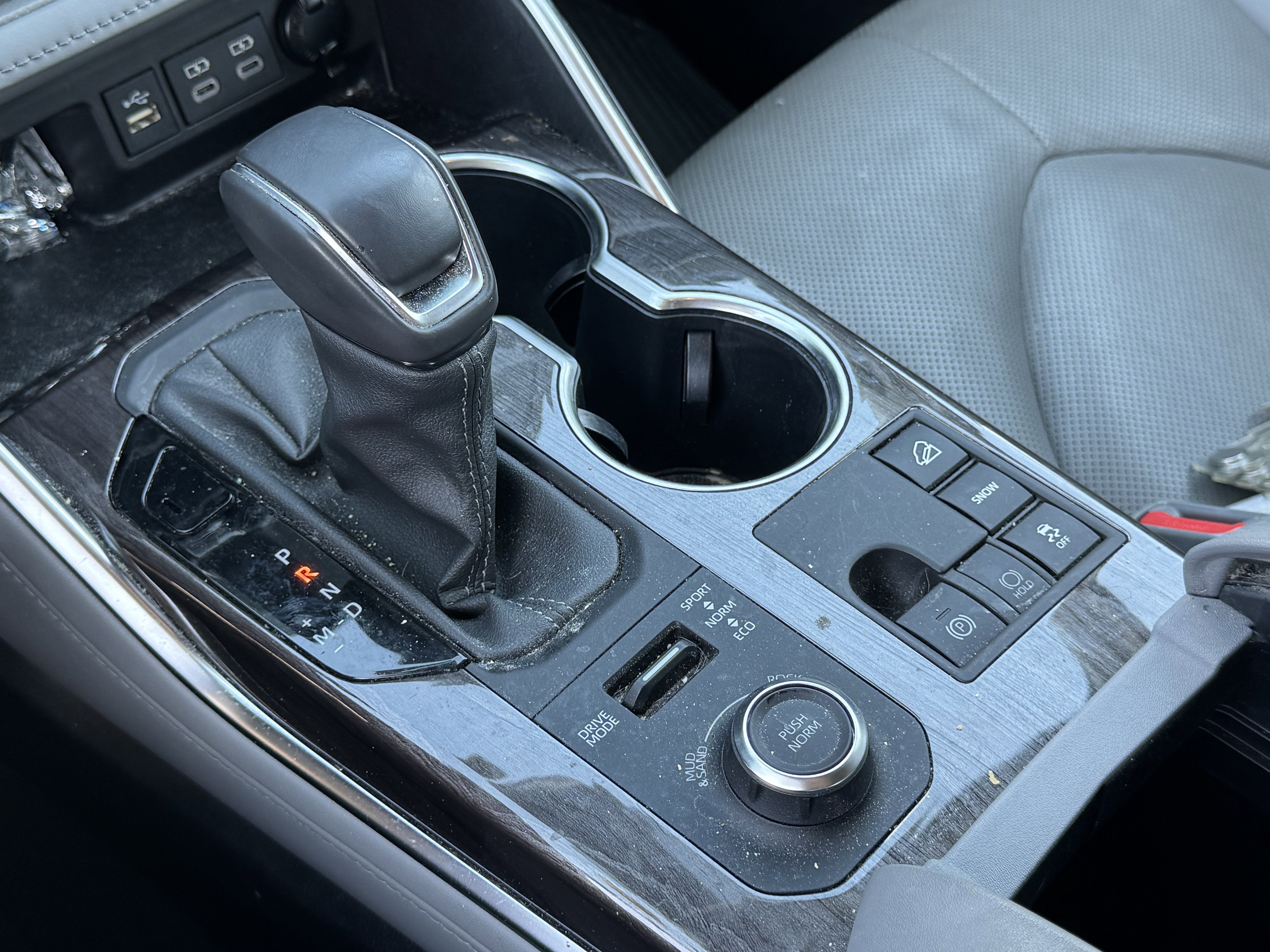 Used 2023 Toyota Highlander Limited image 10