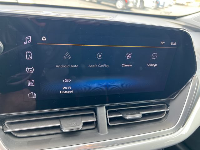 Certified 2025 Chevrolet Trax LT FWD image 18