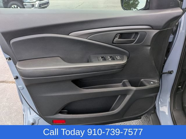 Used 2025 Honda Ridgeline Sport image 12