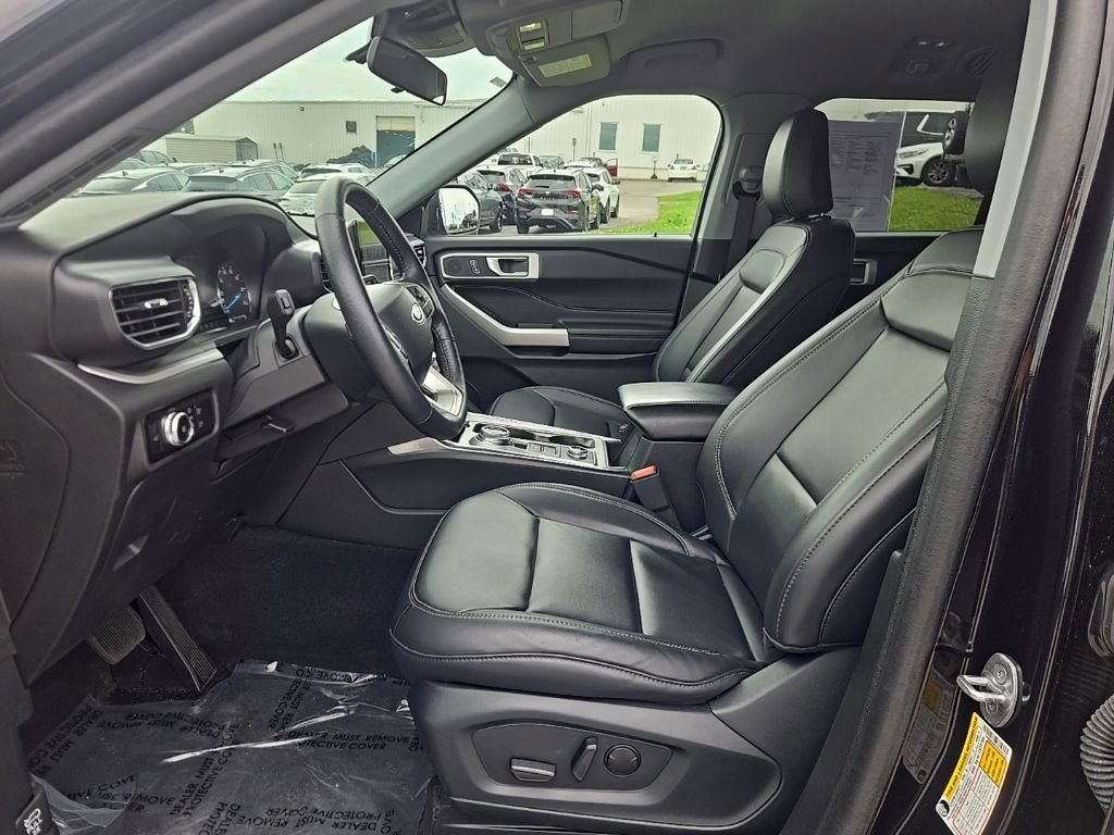 Used 2023 Ford Explorer XLT w/ Equipment Group 202A AWD/4WD image 6