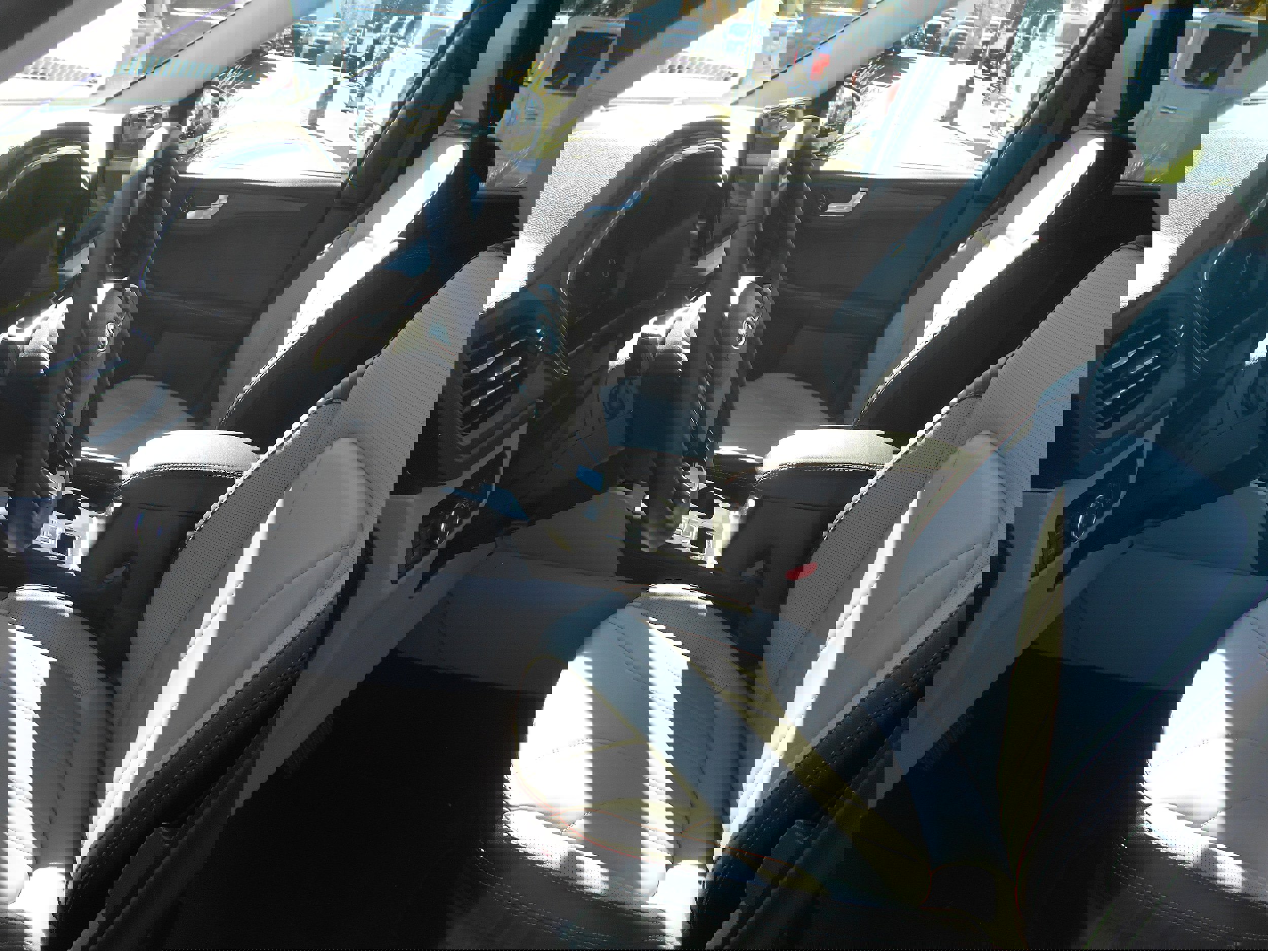 Used 2025 Ford Escape SE w/ PHEV Premium Package image 5