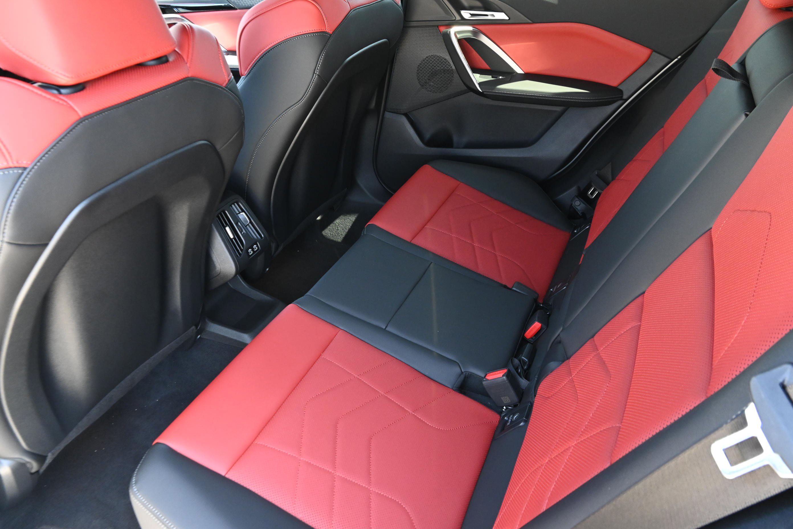 Certified 2025 BMW X2 xDrive28i image 12