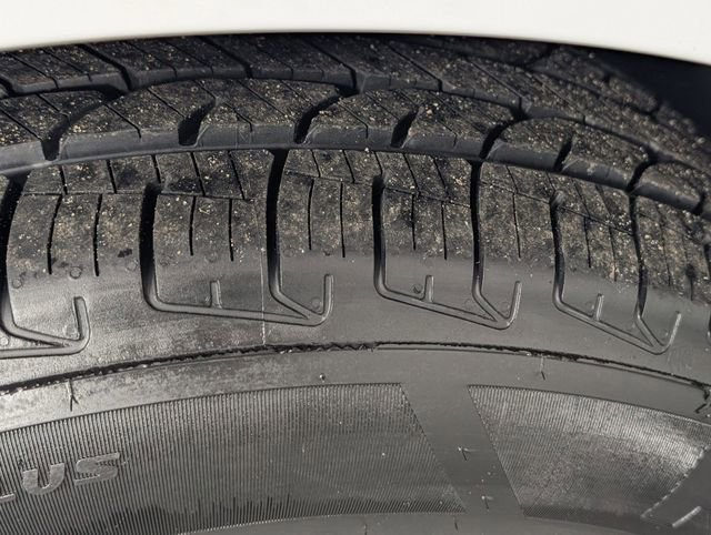 Certified 2023 Chevrolet Equinox LT w/ Driver Convenience Package image 9