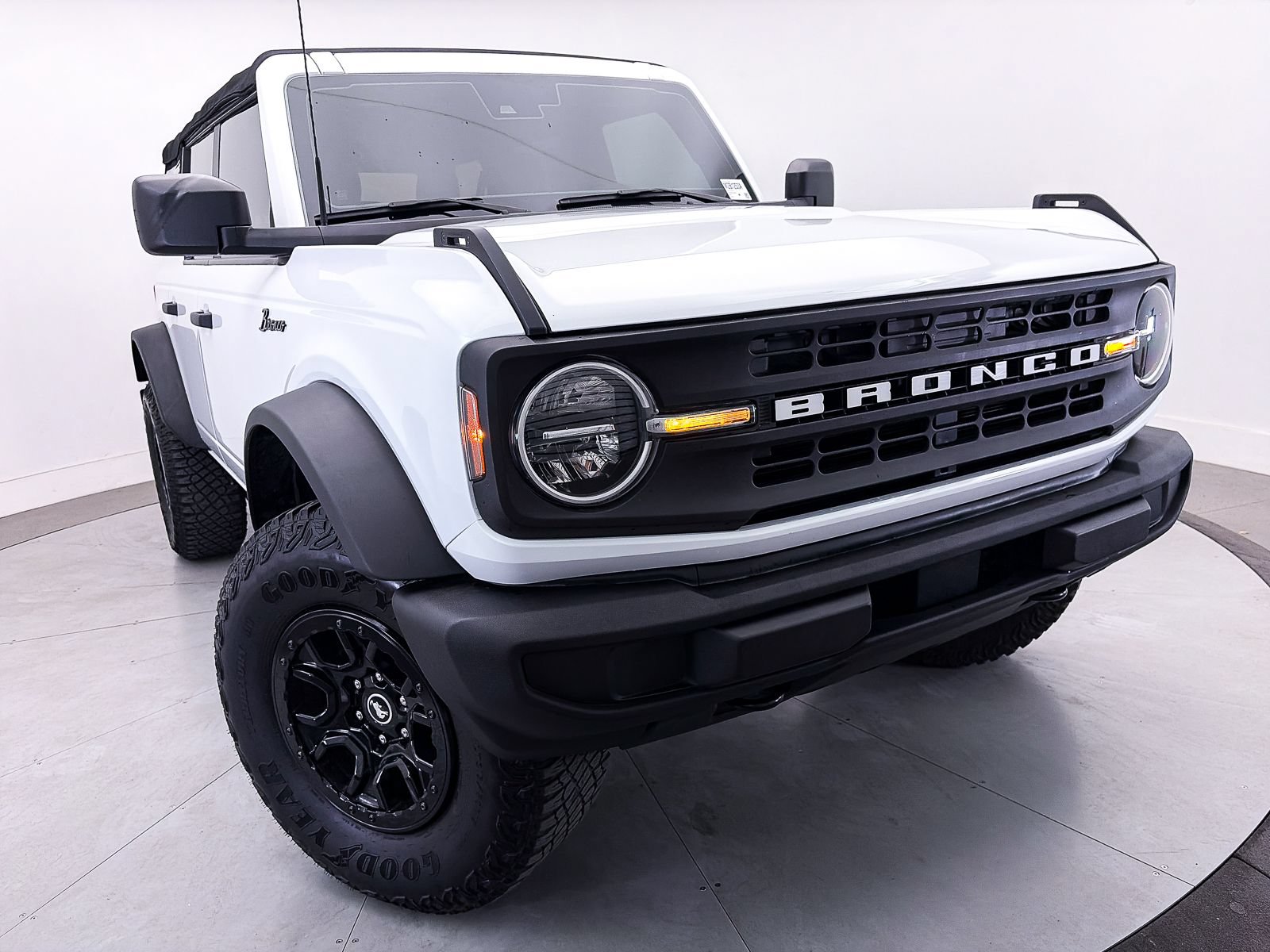 Used 2023 Ford Bronco 4-Door w/ Sasquatch Package AWD/4WD image 3