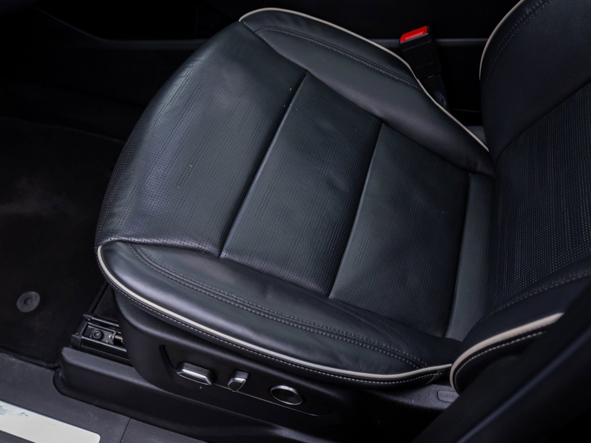 Used 2021 Cadillac Escalade Premium Luxury w/ LPO, Radiant Package image 16