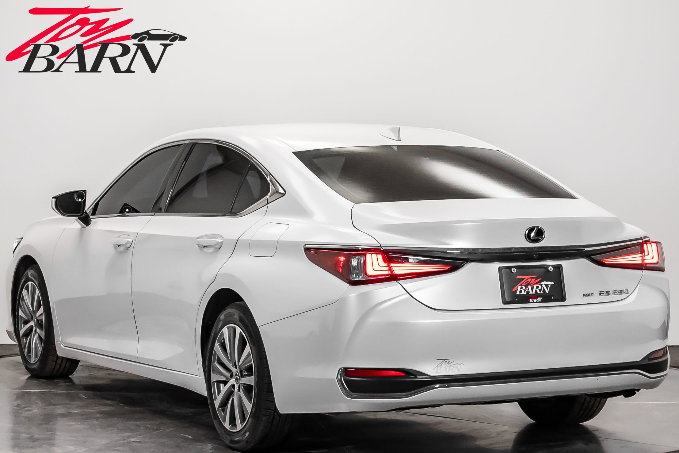 Used 2021 Lexus ES 250 image 3