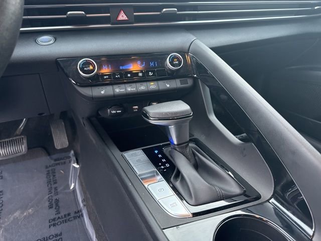 Used 2021 Hyundai Elantra Blue image 25