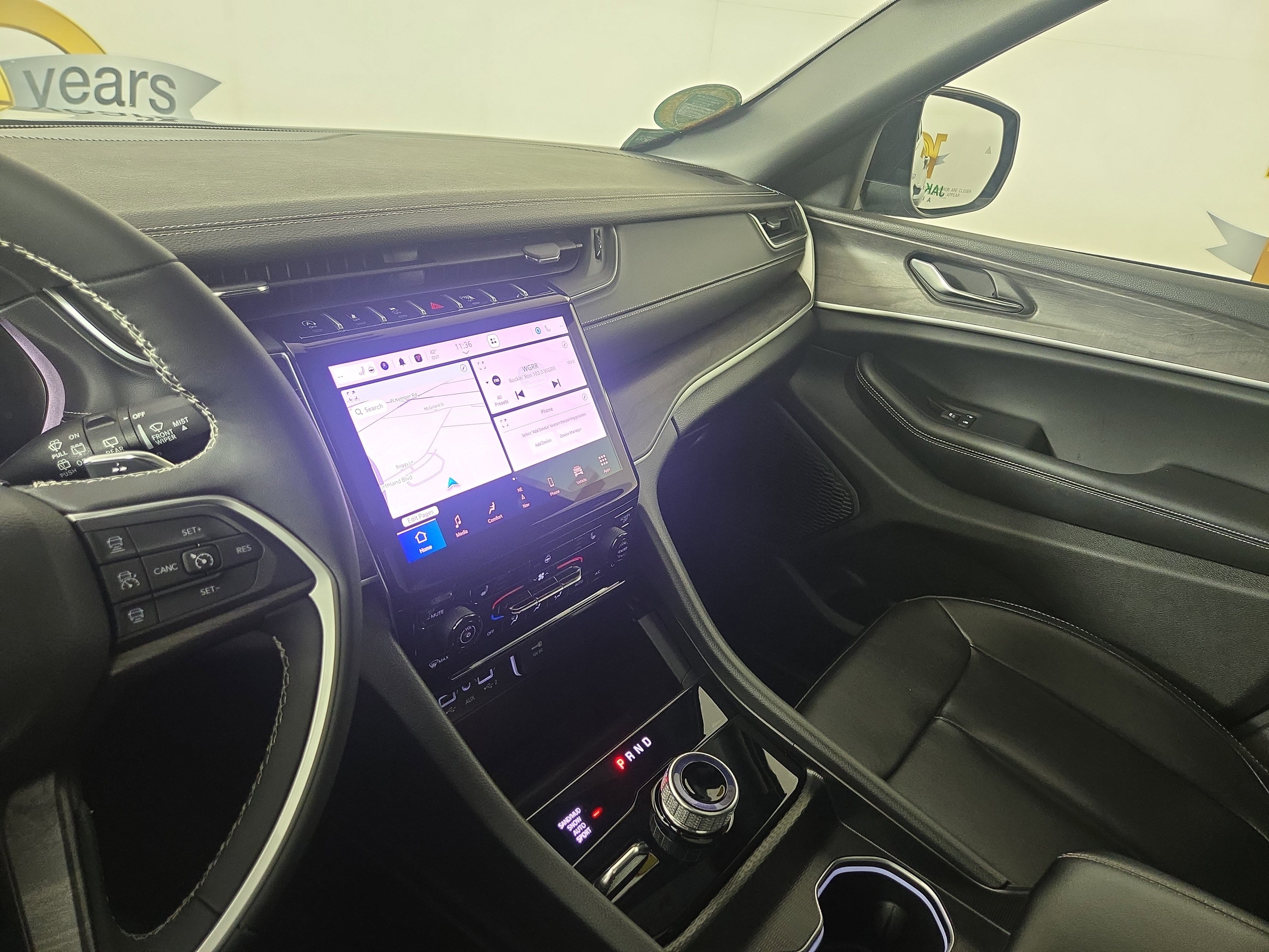 Certified 2024 Jeep Grand Cherokee L Limited image 27