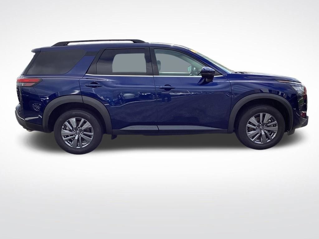 Used 2025 Nissan Pathfinder SV AWD/4WD image 10