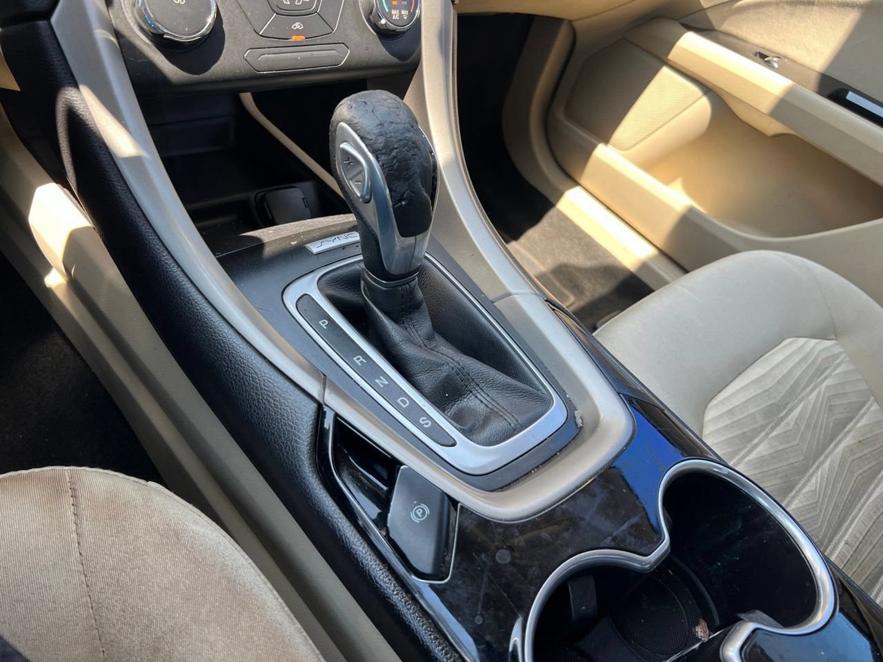 Used 2016 Ford Fusion SE FWD image 22