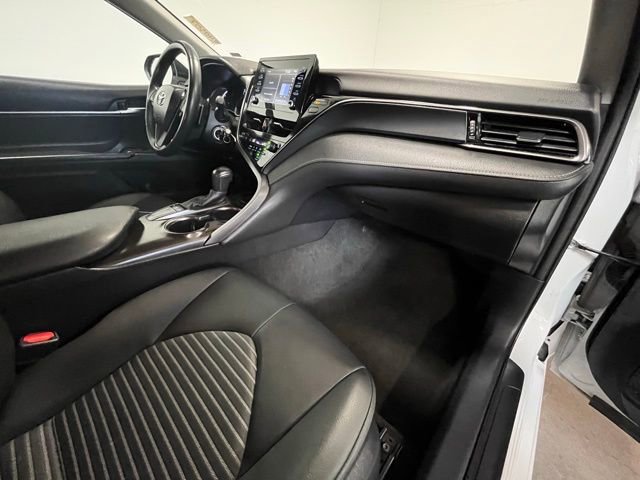 Used 2023 Toyota Camry SE FWD image 9