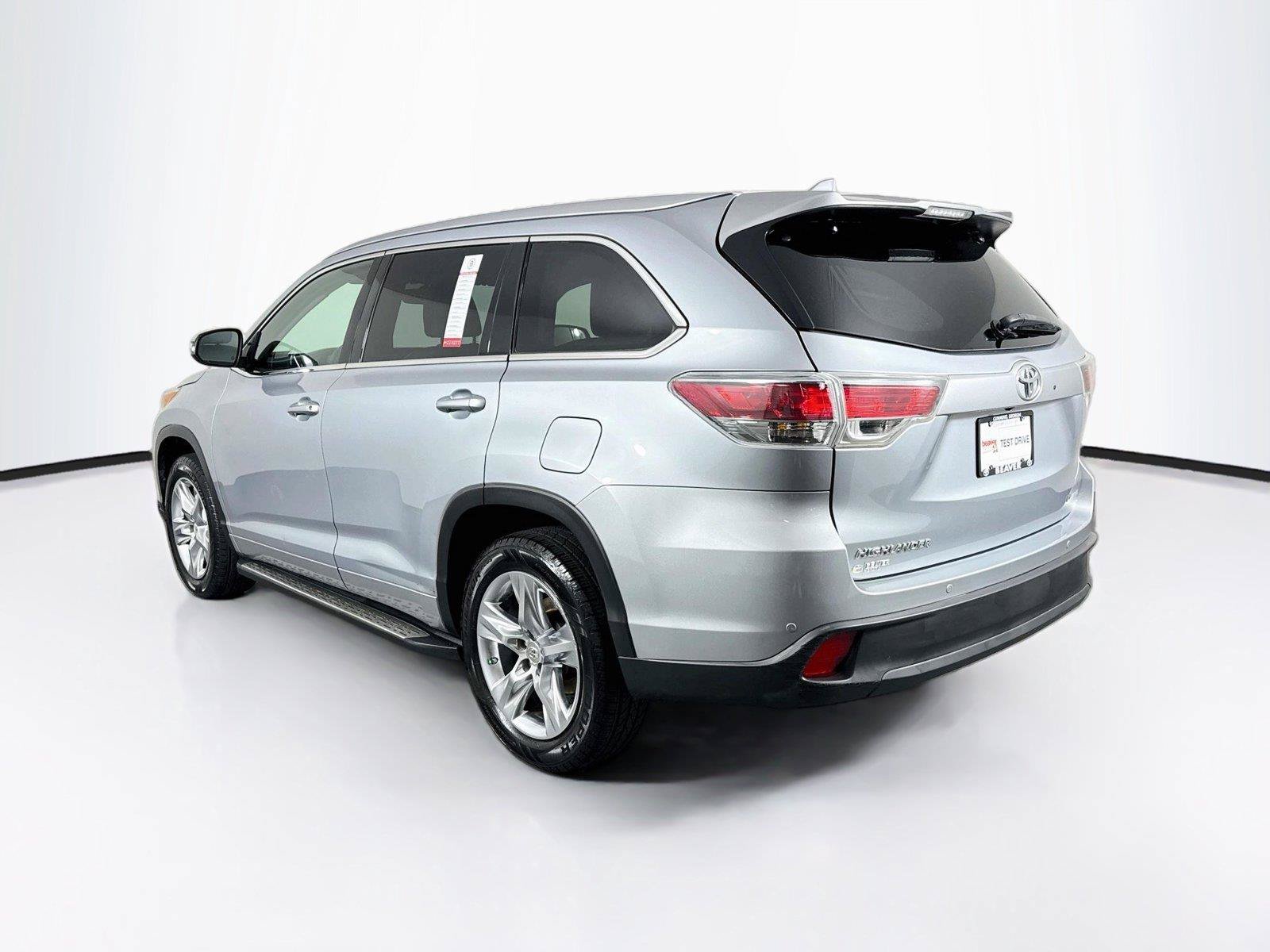 Used 2015 Toyota Highlander Limited FWD image 12