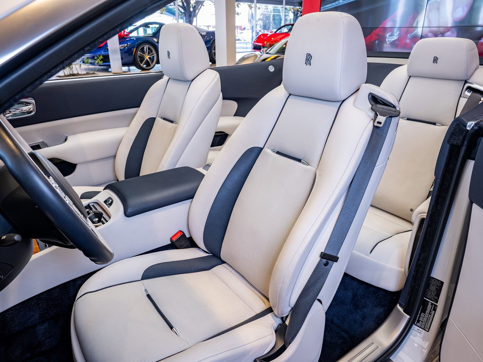 Used 2018 Rolls-Royce Dawn image 11