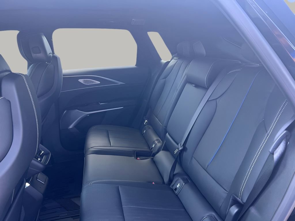 New 2026 Cadillac Lyriq V image 20