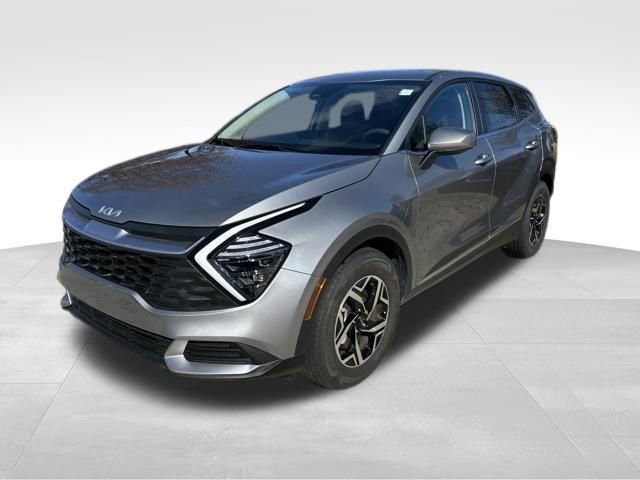 Used 2025 Kia Sportage LX image 3