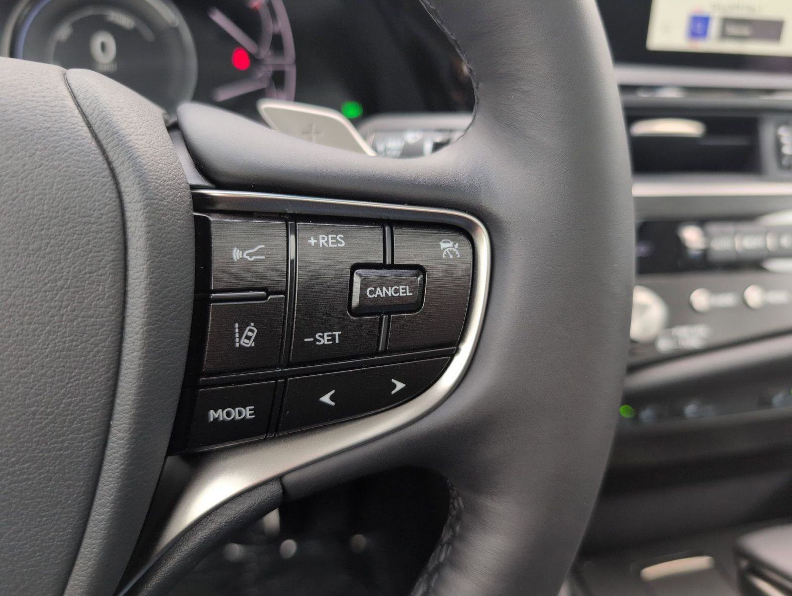 Certified 2025 Lexus ES 300h image 18