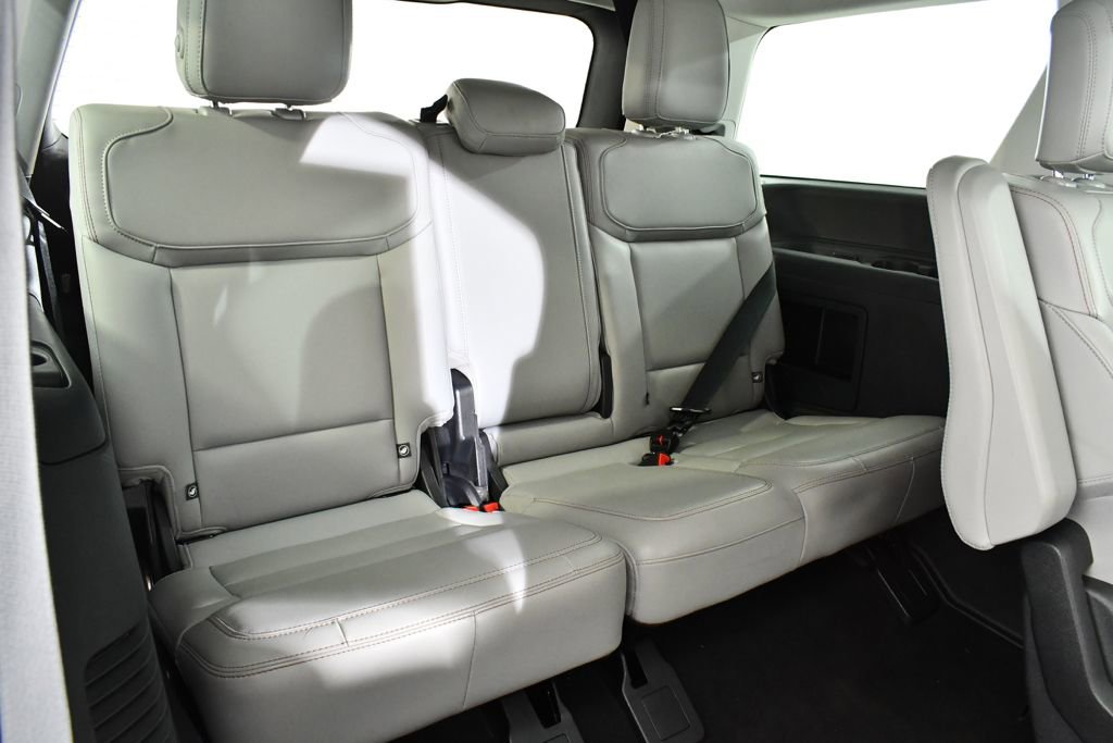 Used 2025 Ford Expedition Active image 20