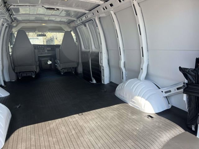 New 2026 GMC Savana 2500 Extended w/ Driver Convenience Package RWD image 16