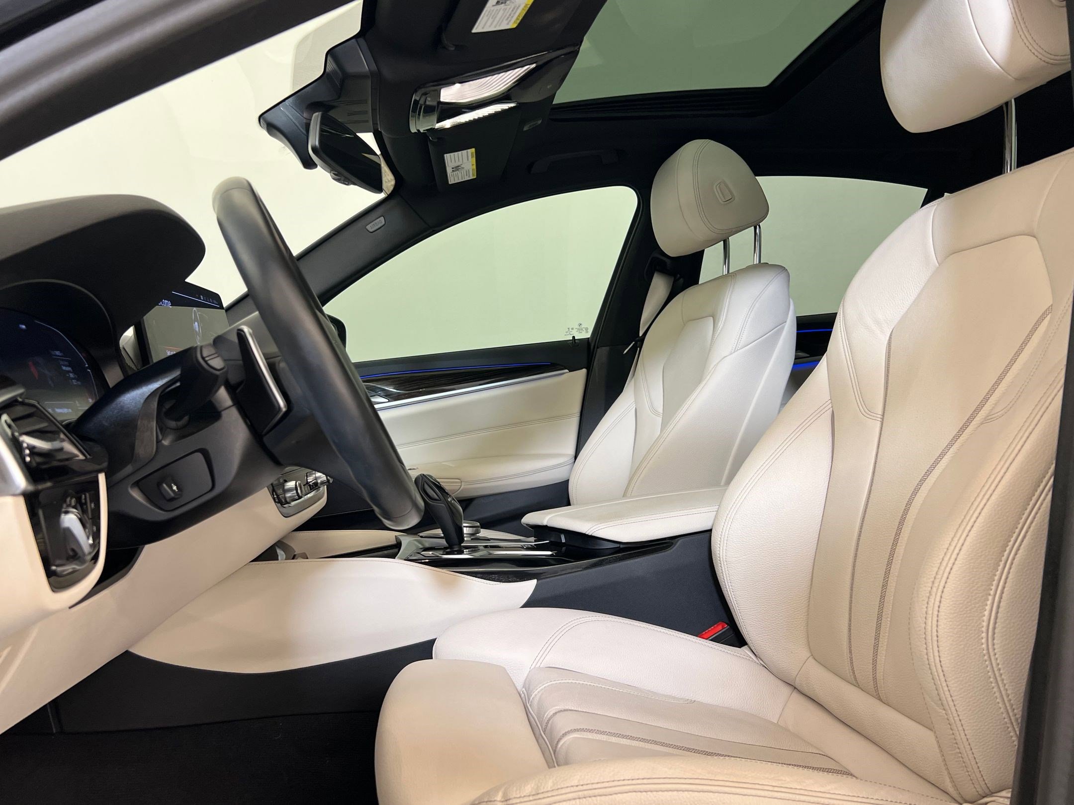 Used 2023 BMW 540i w/ M Sport Package image 5