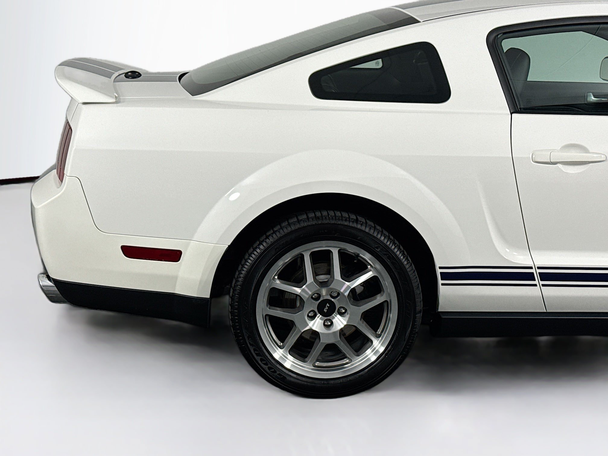 Used 2007 Ford Mustang Shelby GT500 RWD image 40