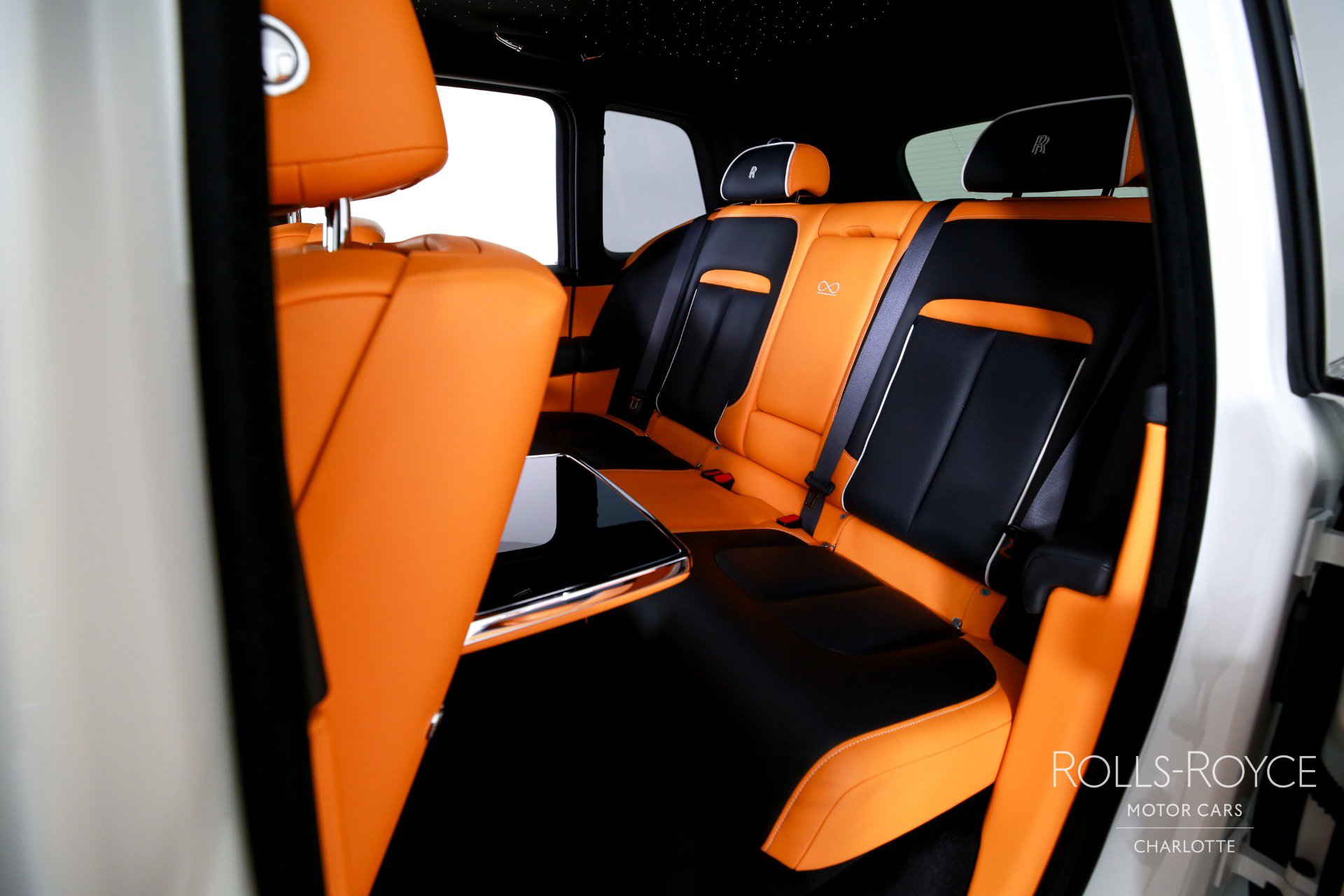 Used 2025 Rolls-Royce Cullinan Black Badge image 19