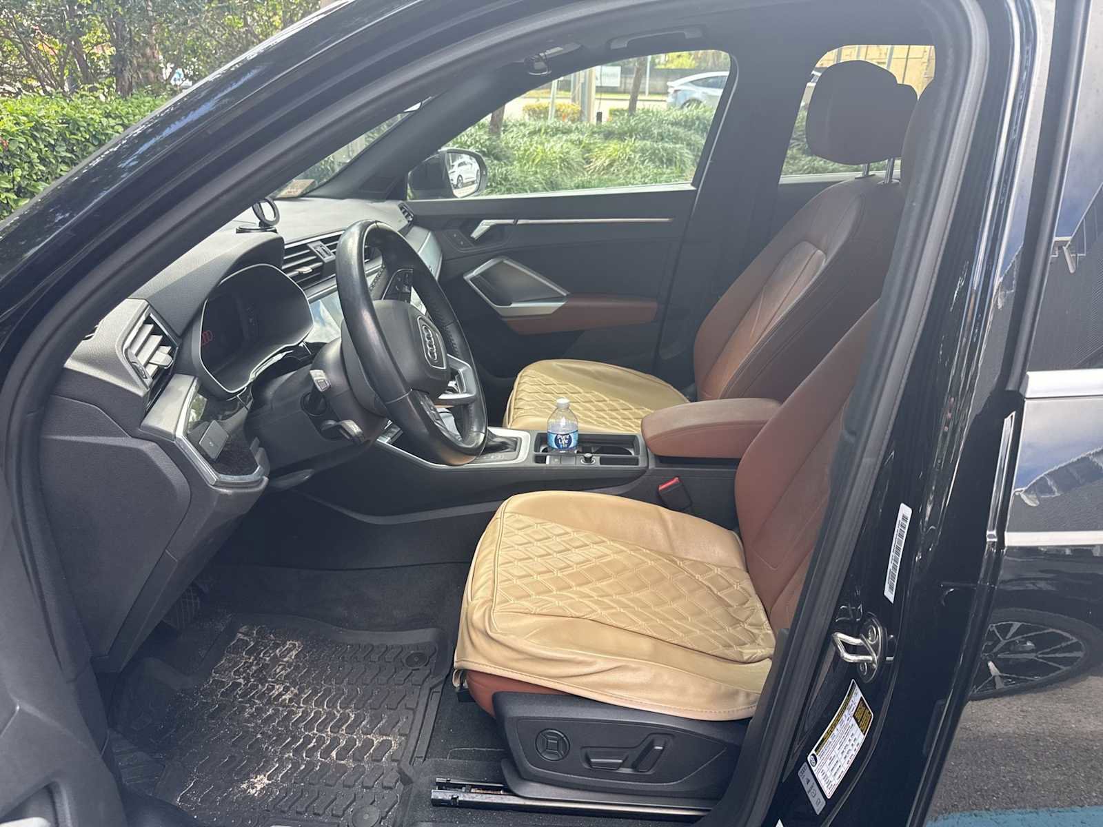 Used 2020 Audi Q3 2.0T Premium w/ Convenience Package image 3