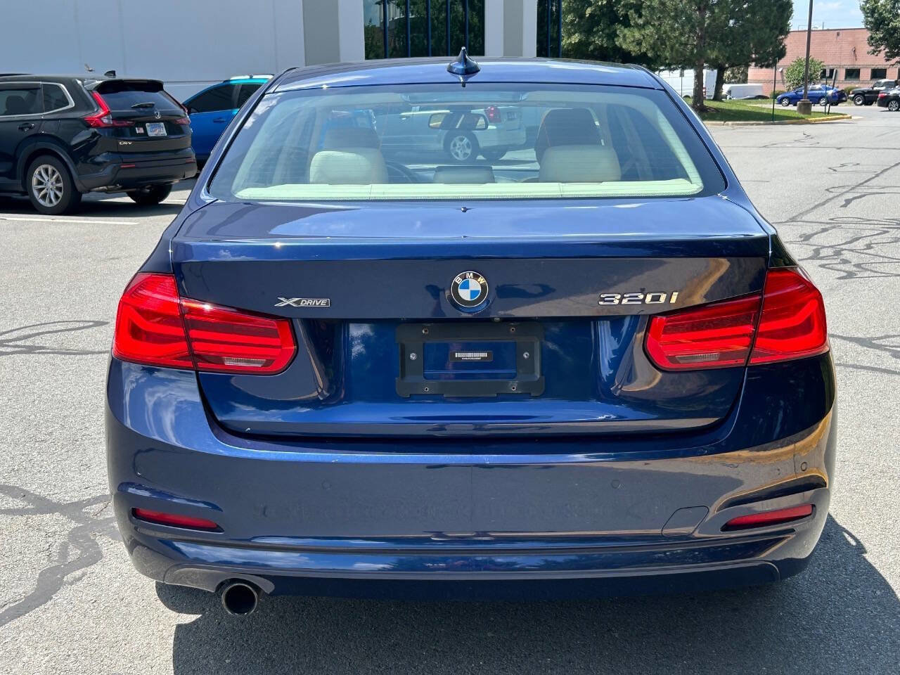Used 2016 BMW 320i xDrive Sedan image 4