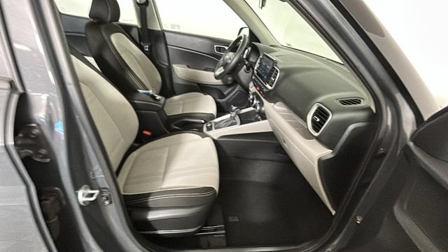 Used 2025 Hyundai Venue SEL FWD image 30
