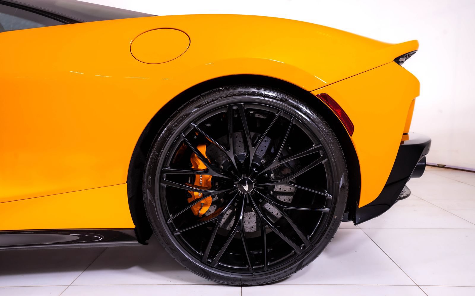 Used 2023 McLaren GT RWD image 14